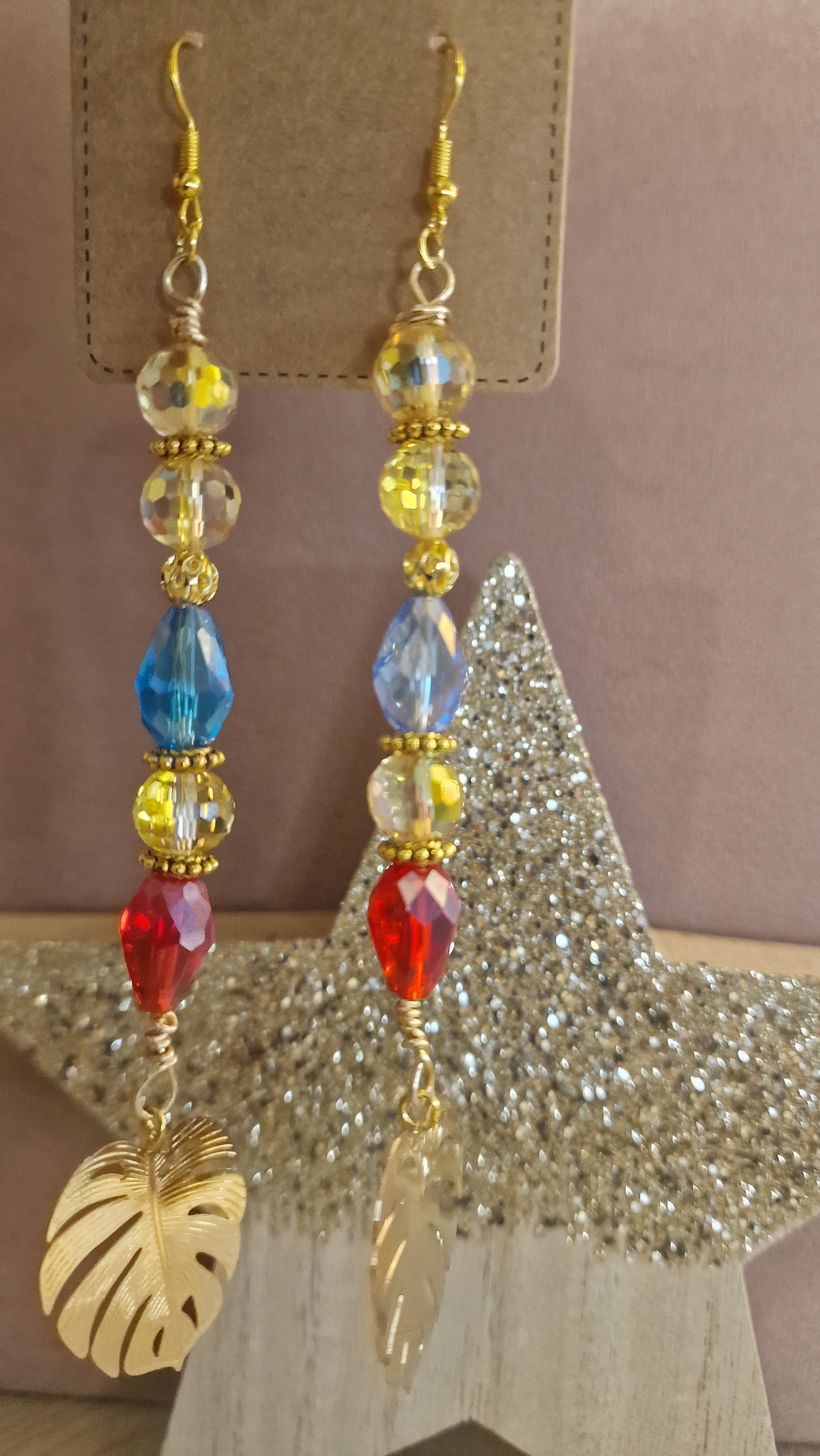 Detailansicht Ohrringe Monstera-Blatt