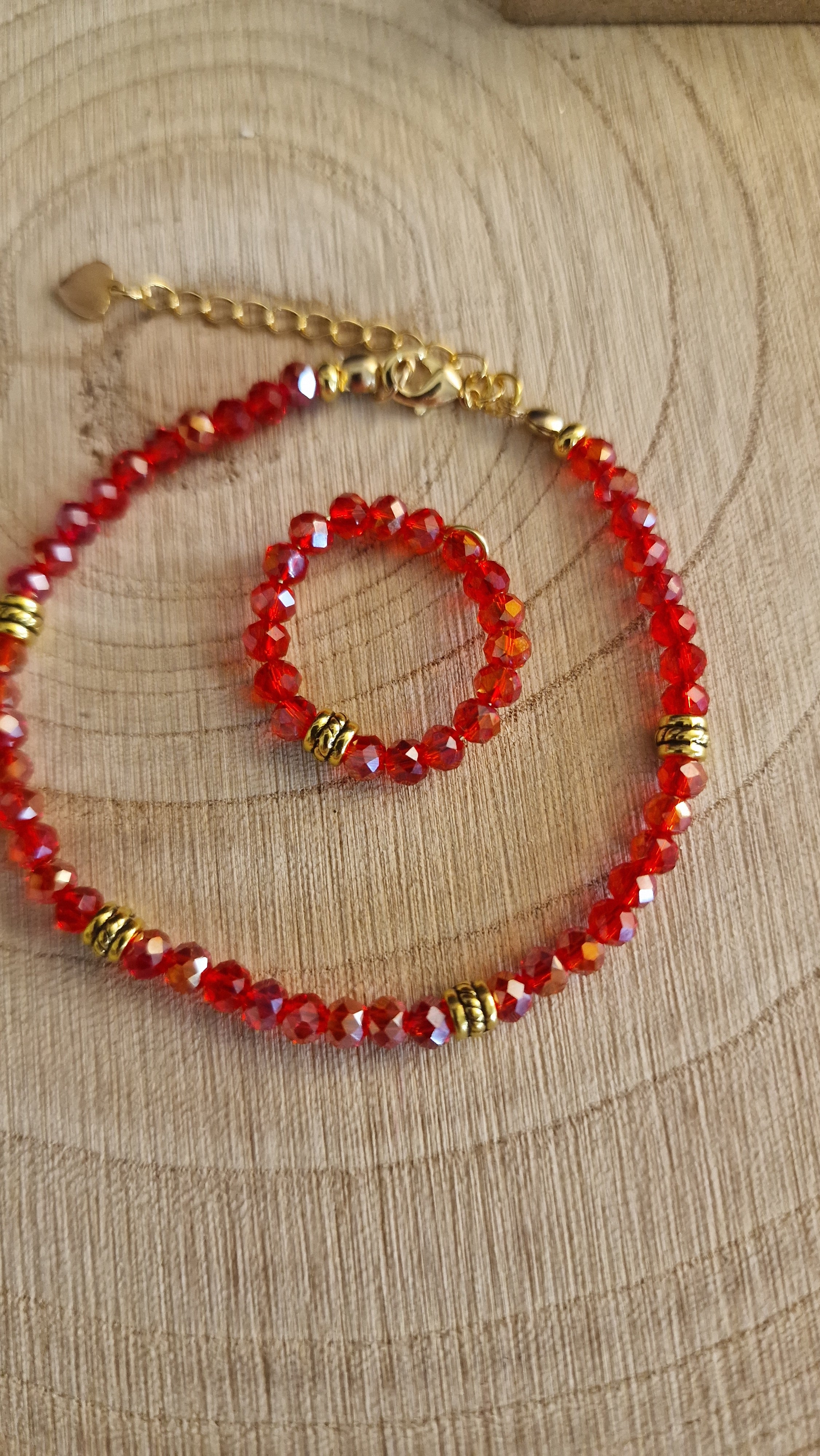 Armband mit roten Kristallperlen und passendem Ring - Komplettset