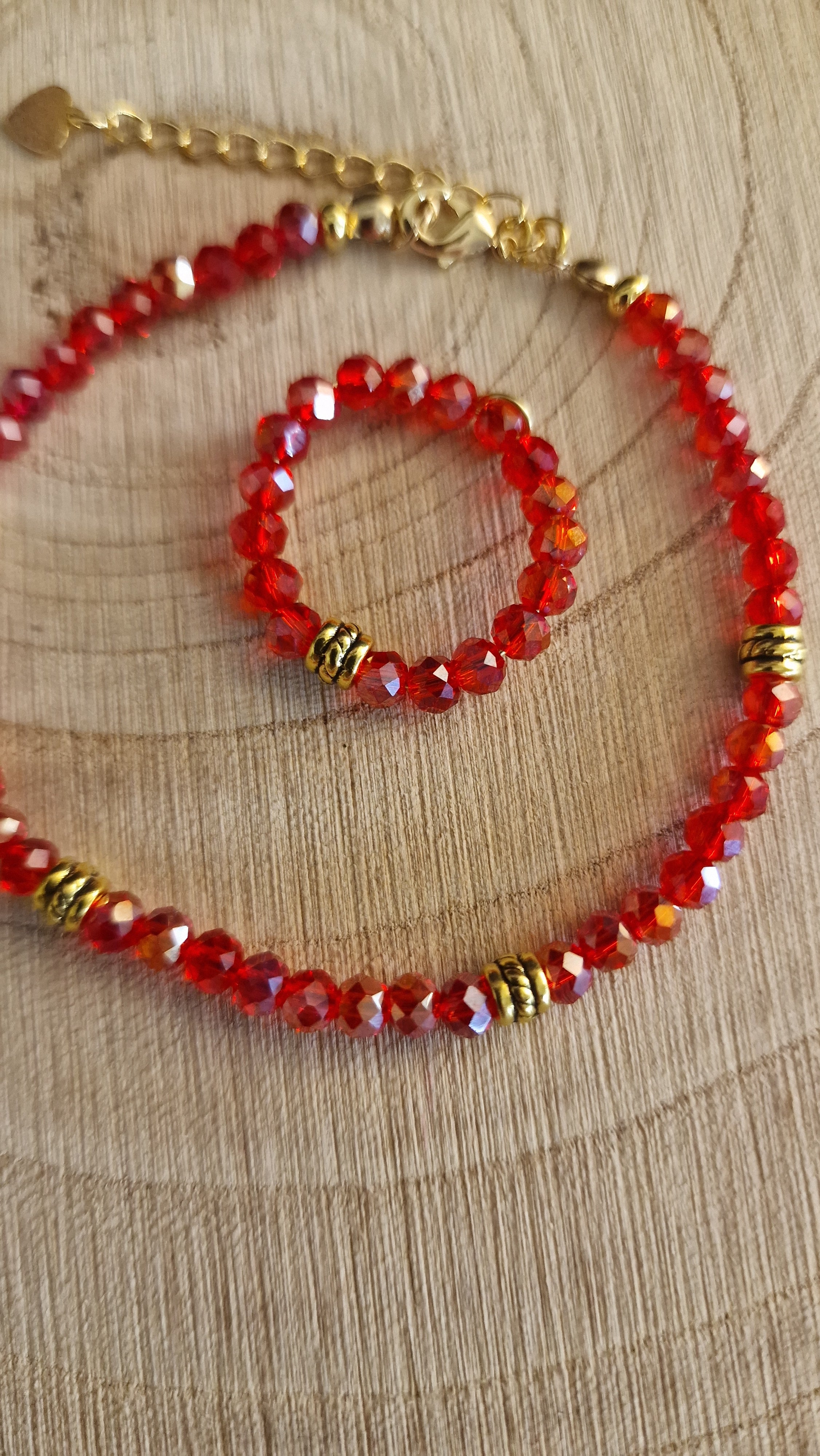 Armband mit roten Kristallperlen und passendem Ring - Komplettset