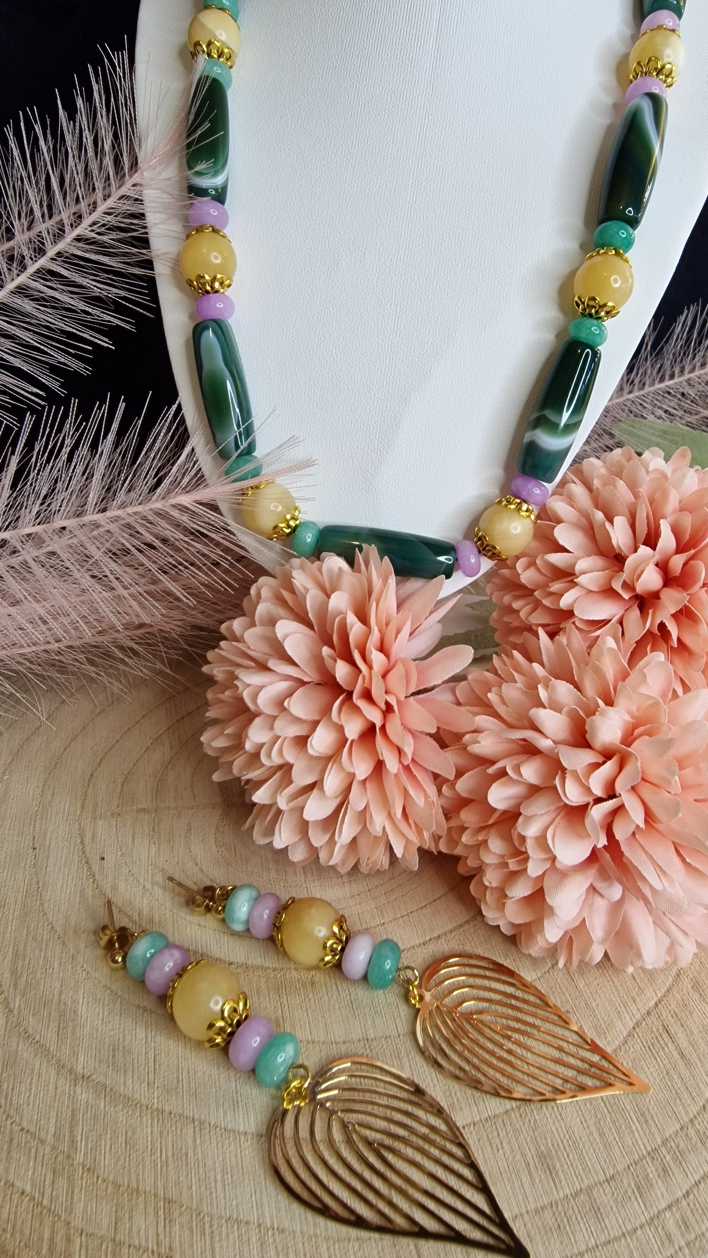Achat & Jade Set – Gesamtansicht mit Blumen