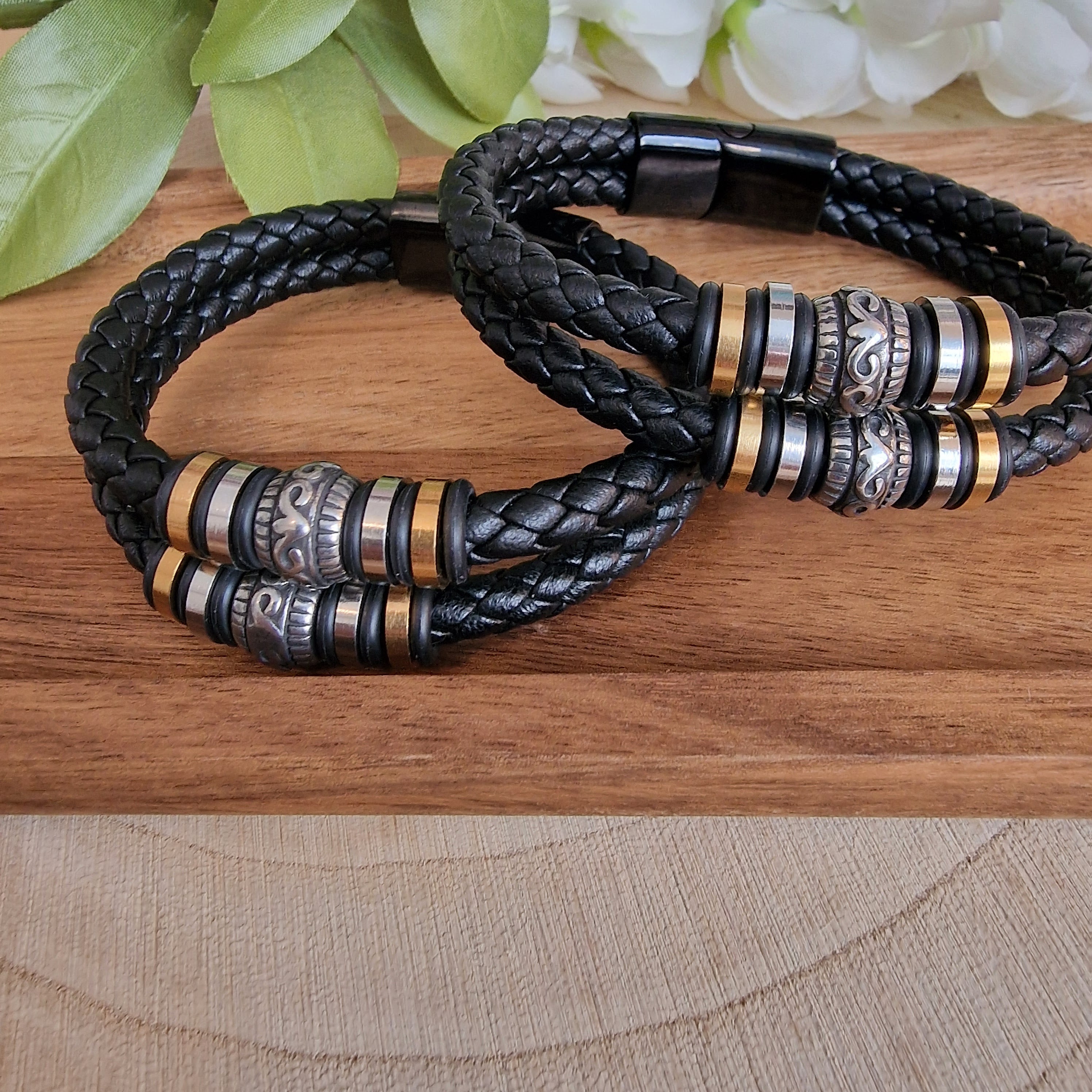 Herren Armband geflochten mit Magnetverschluss in Schwarz – Detailansicht