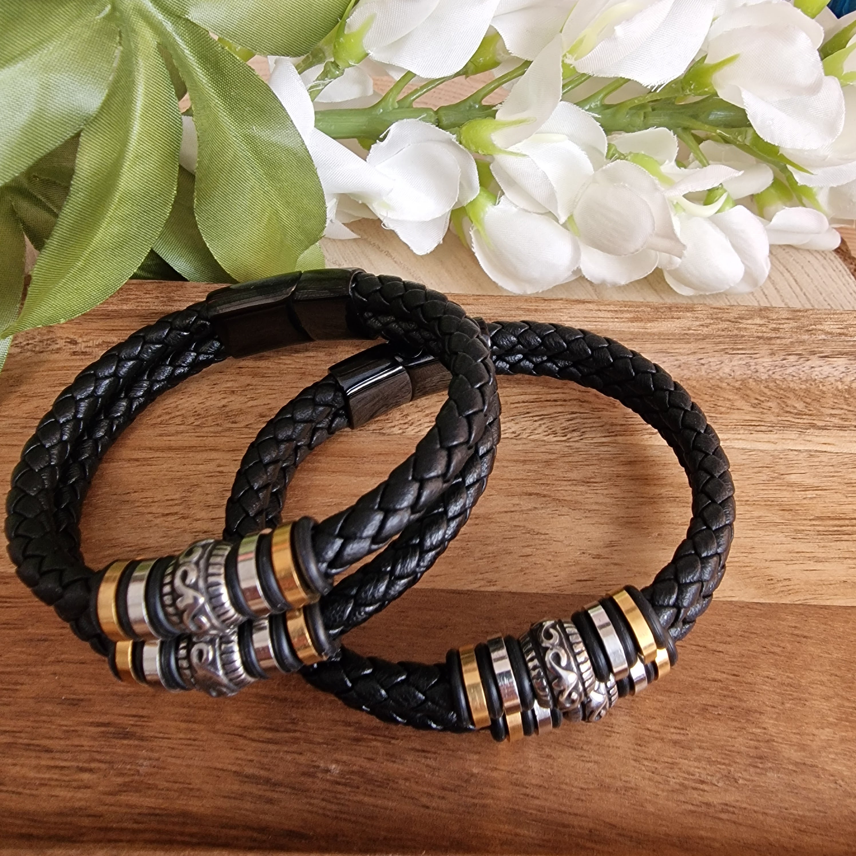 Geflochtenes Herren Armband schwarz mit Magnetverschluss – Produktfoto