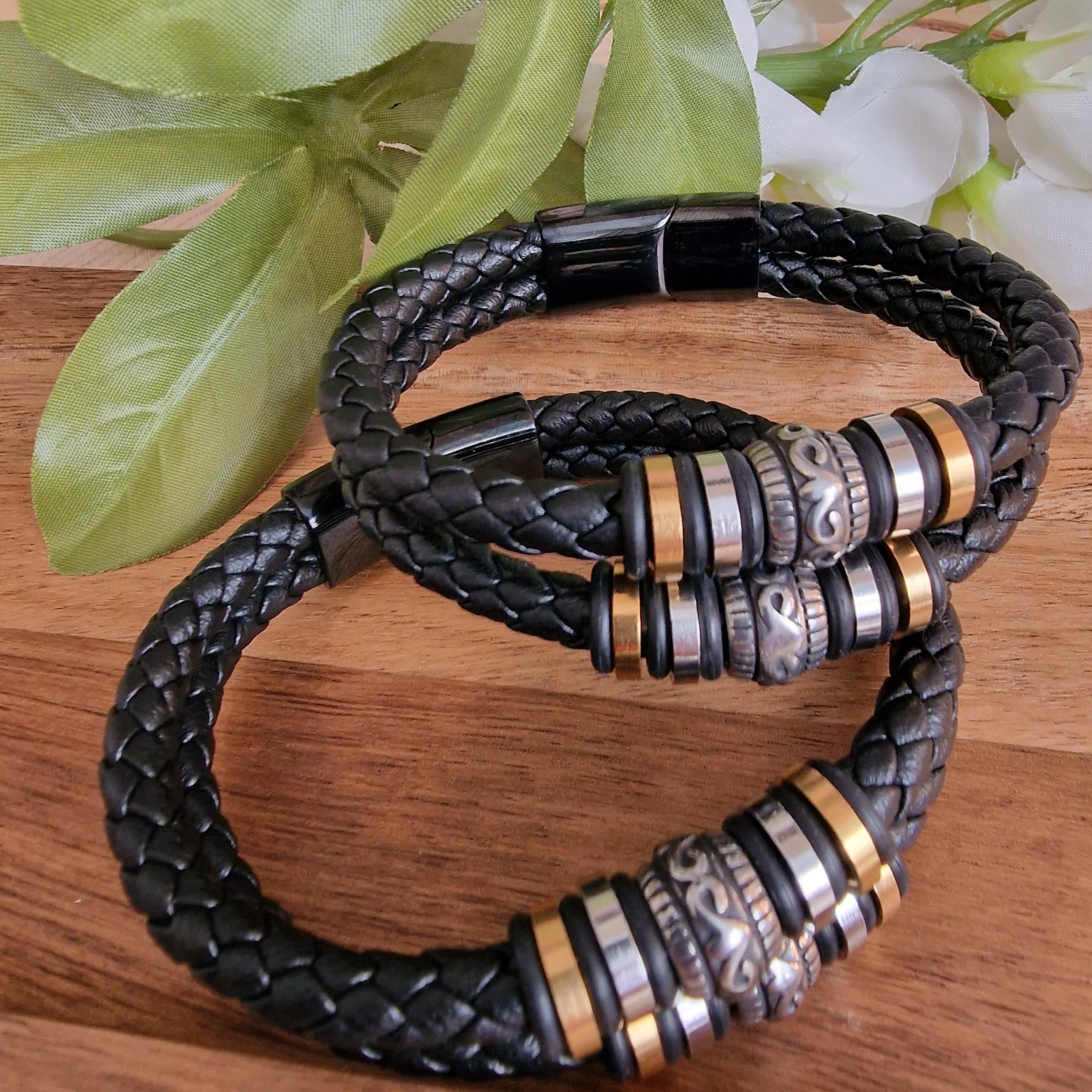 Schwarzes geflochtenes Herren Armband mit Magnetverschluss – Seitenansicht