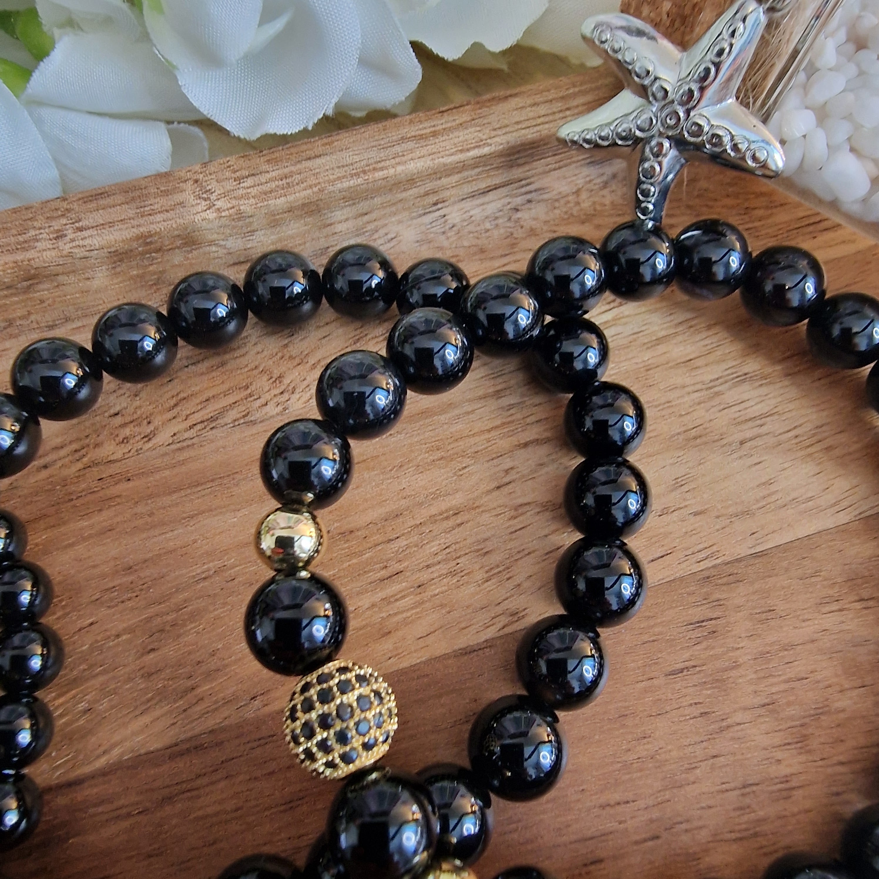 Herren Perlenarmband Schwarz Gold | Naturstein mit Pavé-Kugel | Elastisch | inklusive Schmuckbox