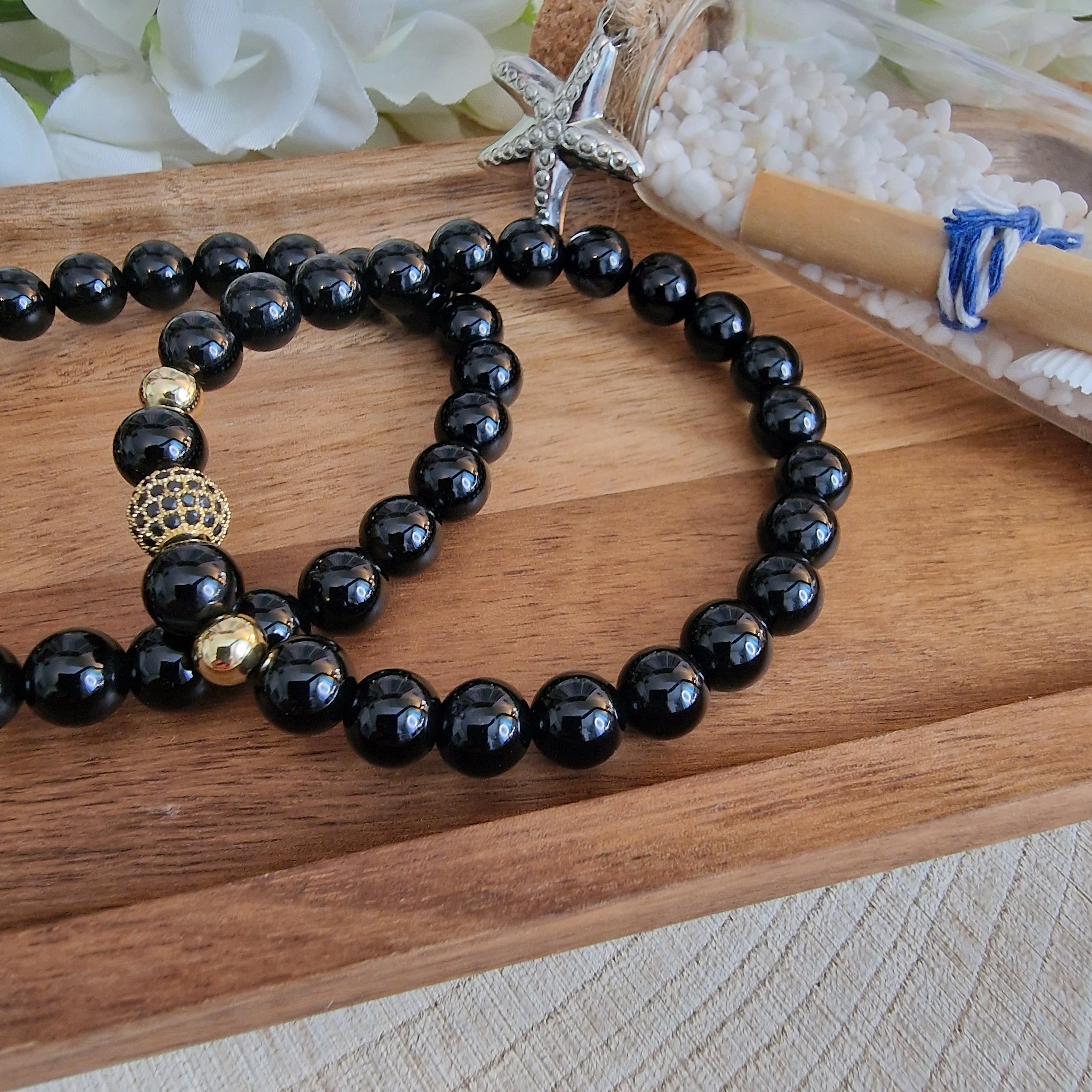 Herren Perlenarmband Schwarz Gold | Naturstein mit Pavé-Kugel | Elastisch | inklusive Schmuckbox