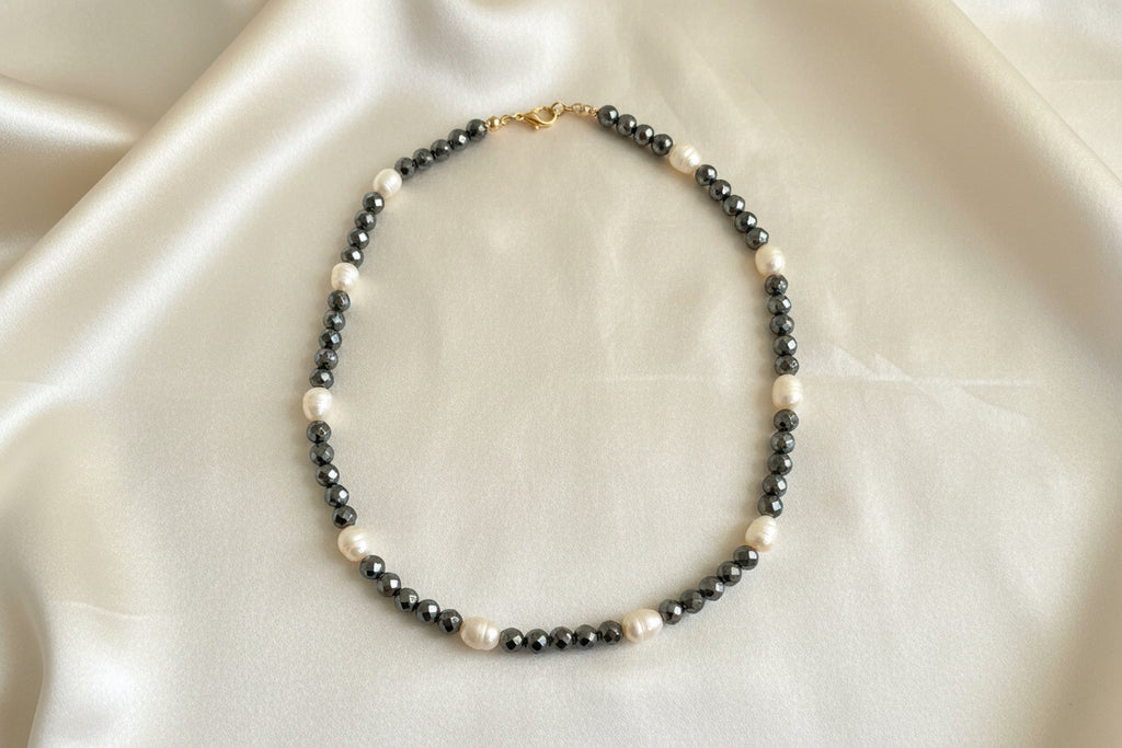 Detailansicht Hämatit Perlenkette