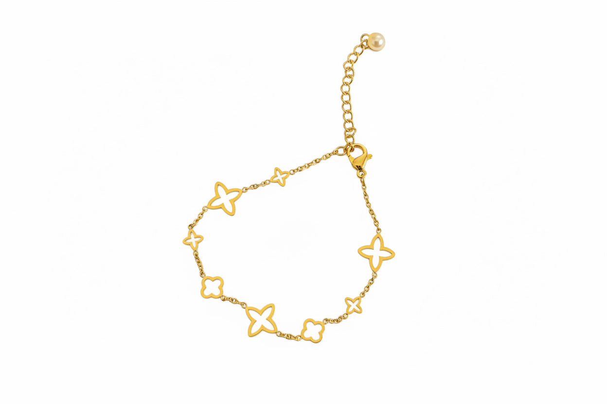 Armband kette aus Gold auf weißen Hintergrund
