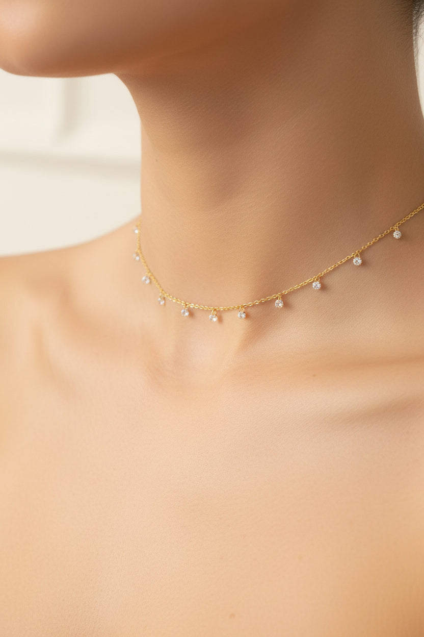 Brillianza Halskette am Hals getragen
